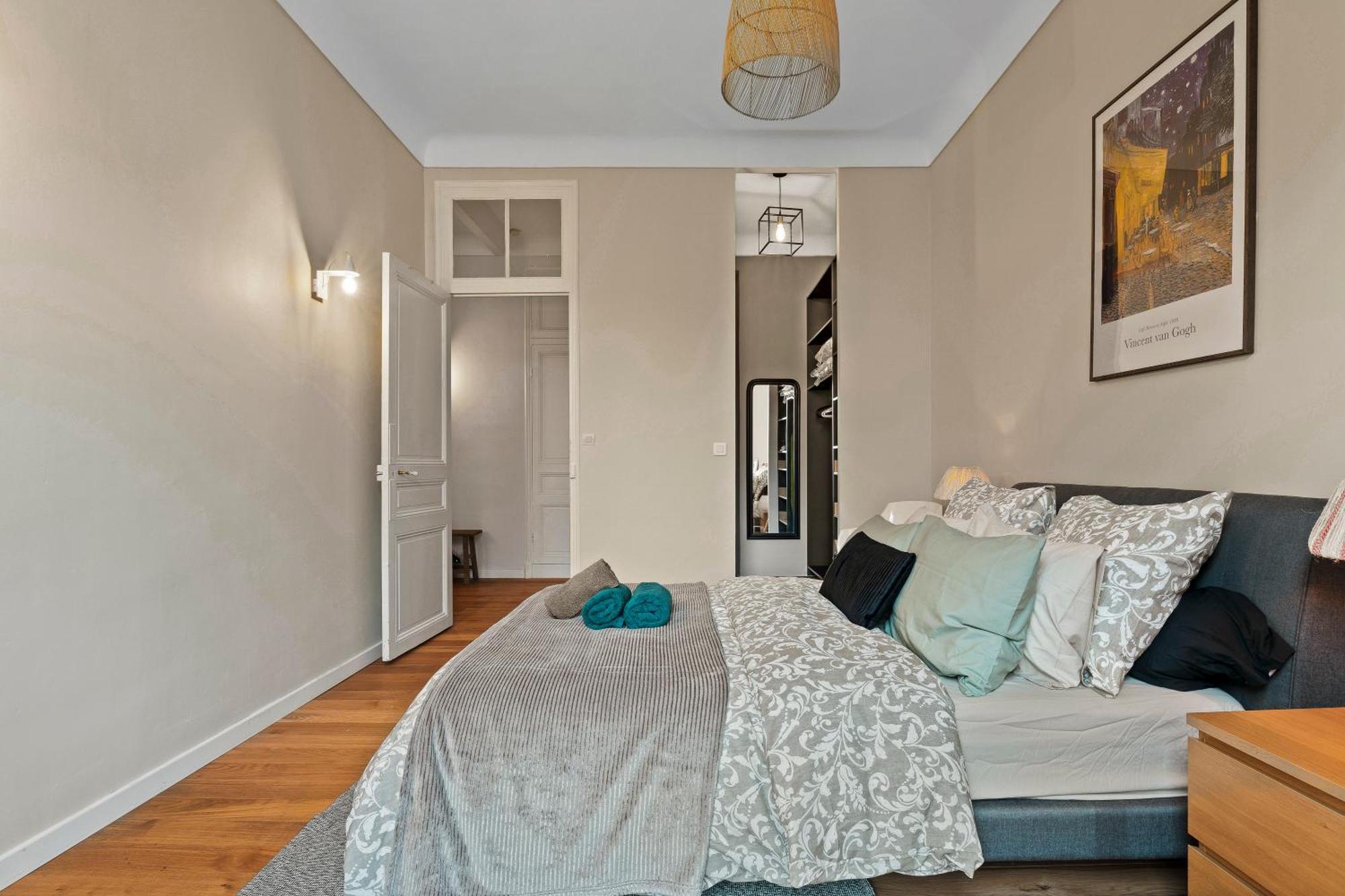 Renting - Dabray - Chic & Spacious In The Heart Of - Prime Location Near Attractions Appartement Nice