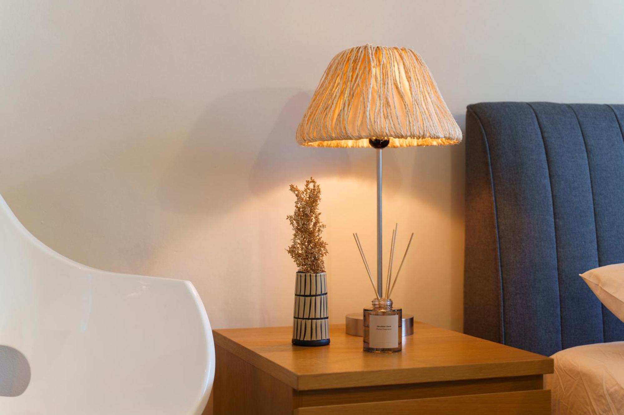 Renting - Dabray - Chic & Spacious In The Heart Of - Prime Location Near Attractions