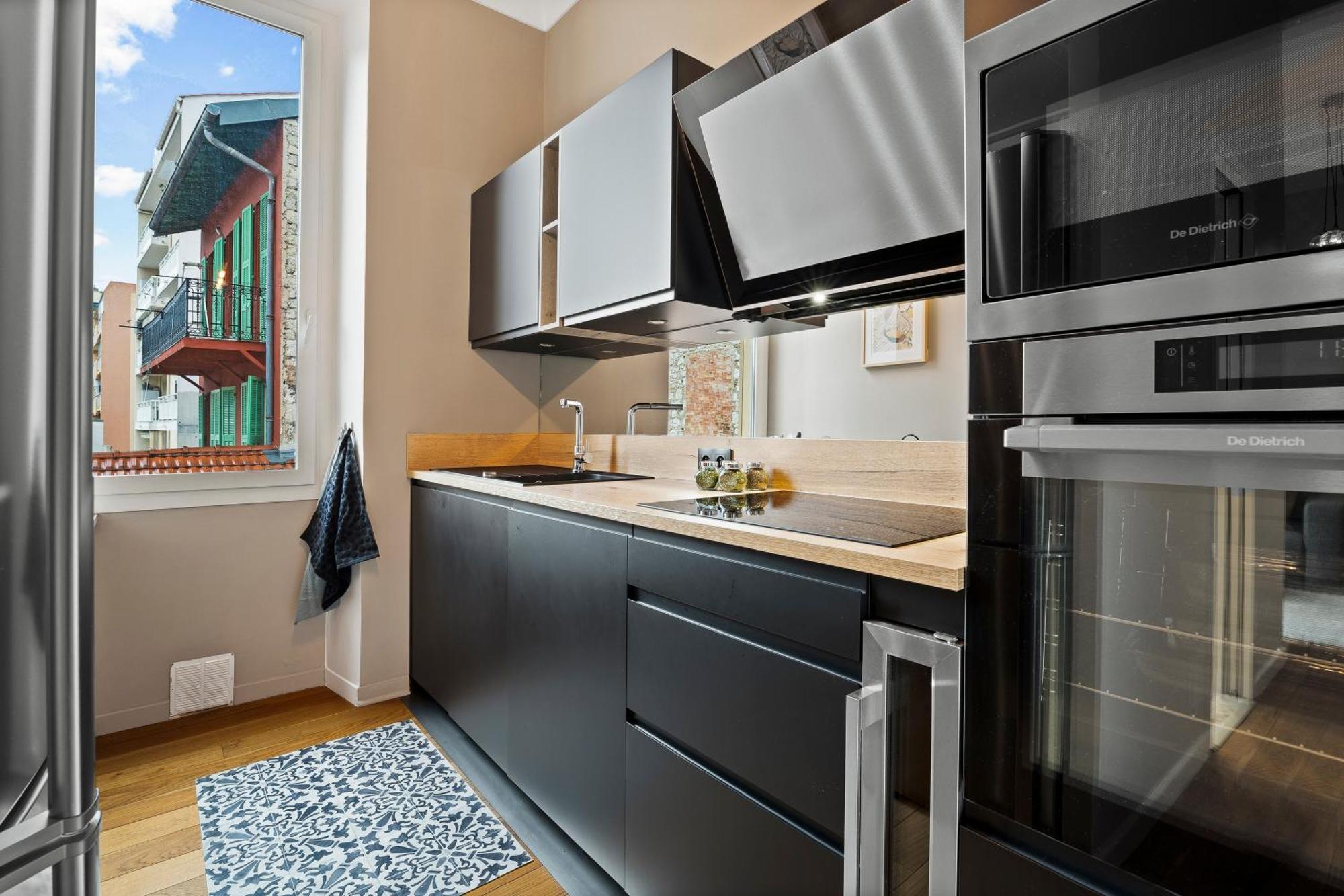Appartement Renting - Dabray - Chic & Spacious In The Heart Of - Prime Location Near Attractions Nice
