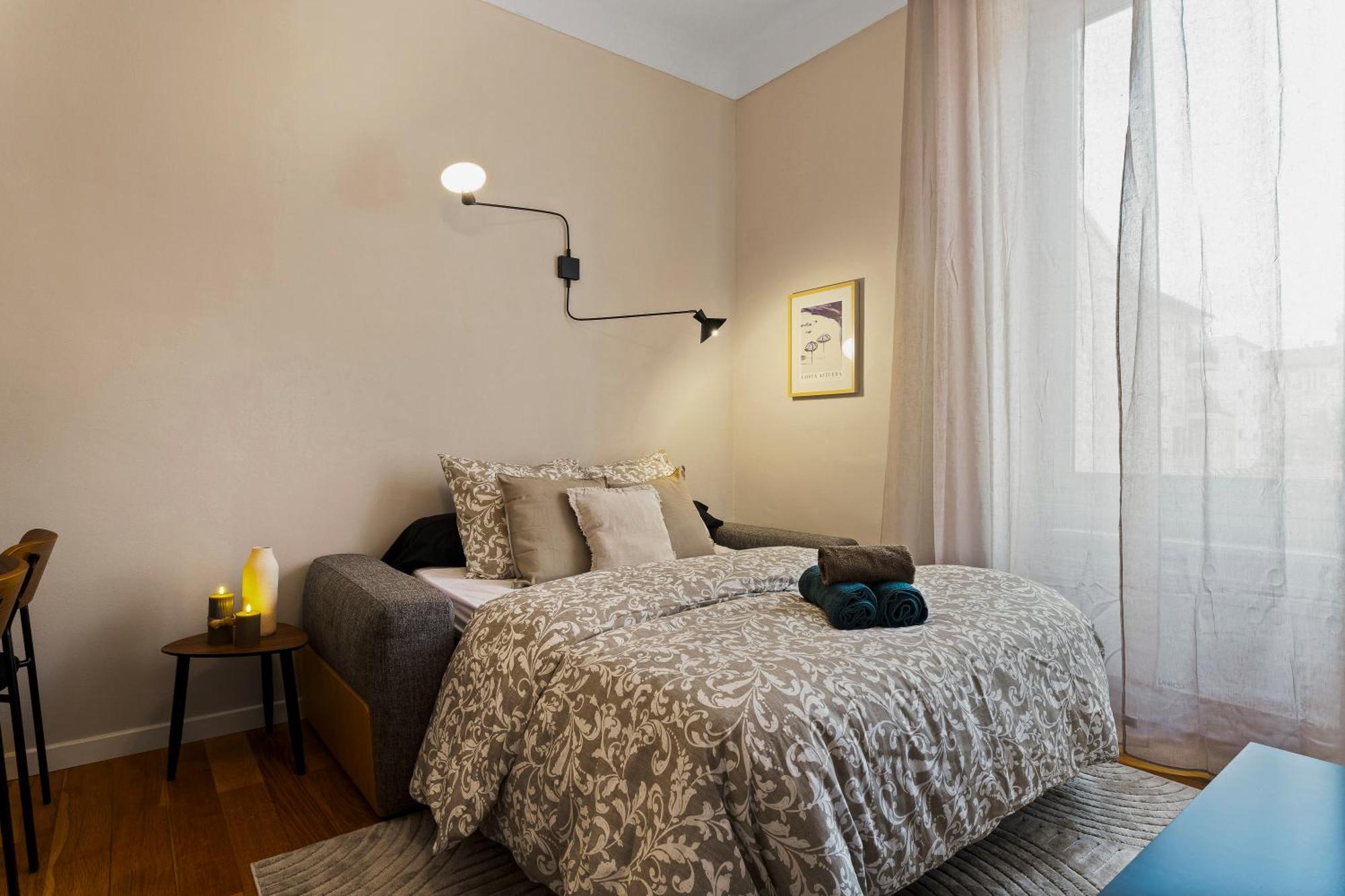 Appartement Renting - Dabray - Chic & Spacious In The Heart Of - Prime Location Near Attractions *