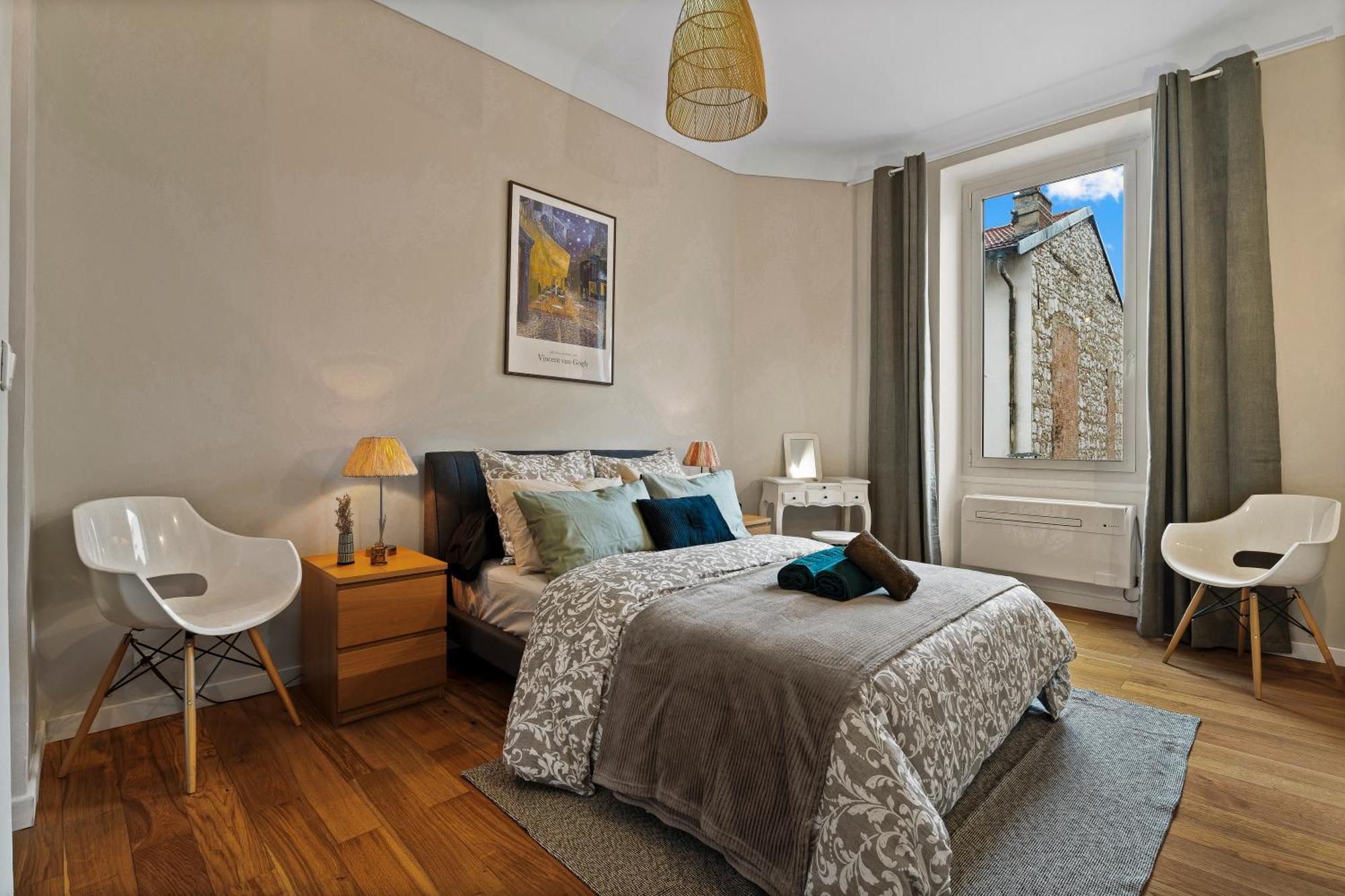 Appartement Renting - Dabray - Chic & Spacious In The Heart Of - Prime Location Near Attractions *